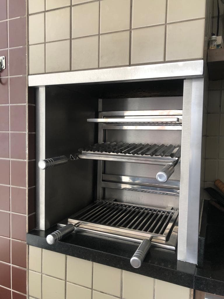 Churrasqueira de inox limpa